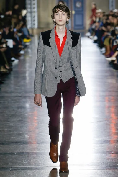 Look 24